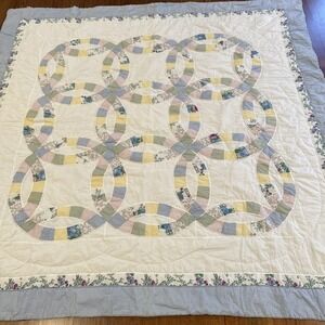 Vintage Quilt Comforter Double Ring Embroidered Floral Herringbone Full/queen